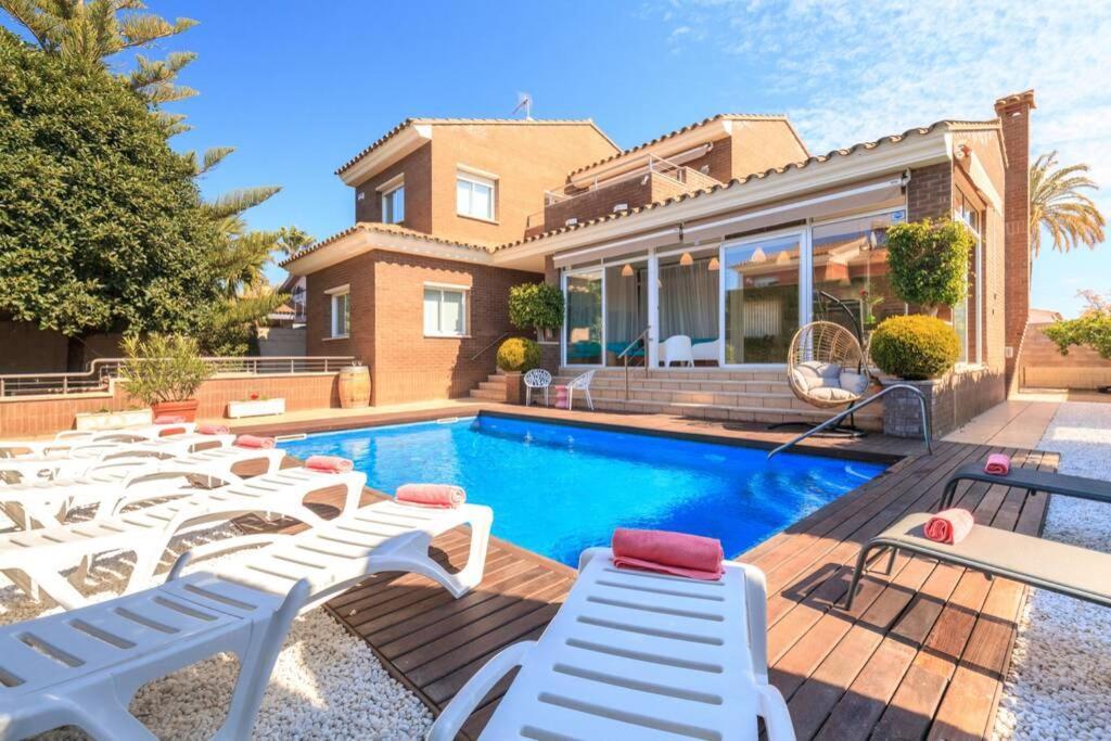 Villa Wine Experience Cambrils - Wine, Art & Games Luaran gambar