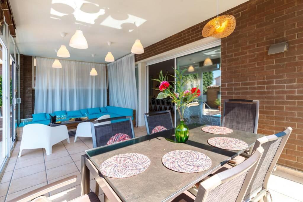 Villa Wine Experience Cambrils - Wine, Art & Games Luaran gambar