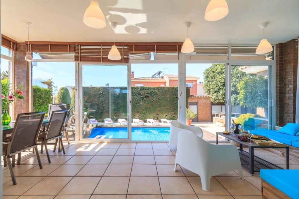 Villa Wine Experience Cambrils - Wine, Art & Games Luaran gambar