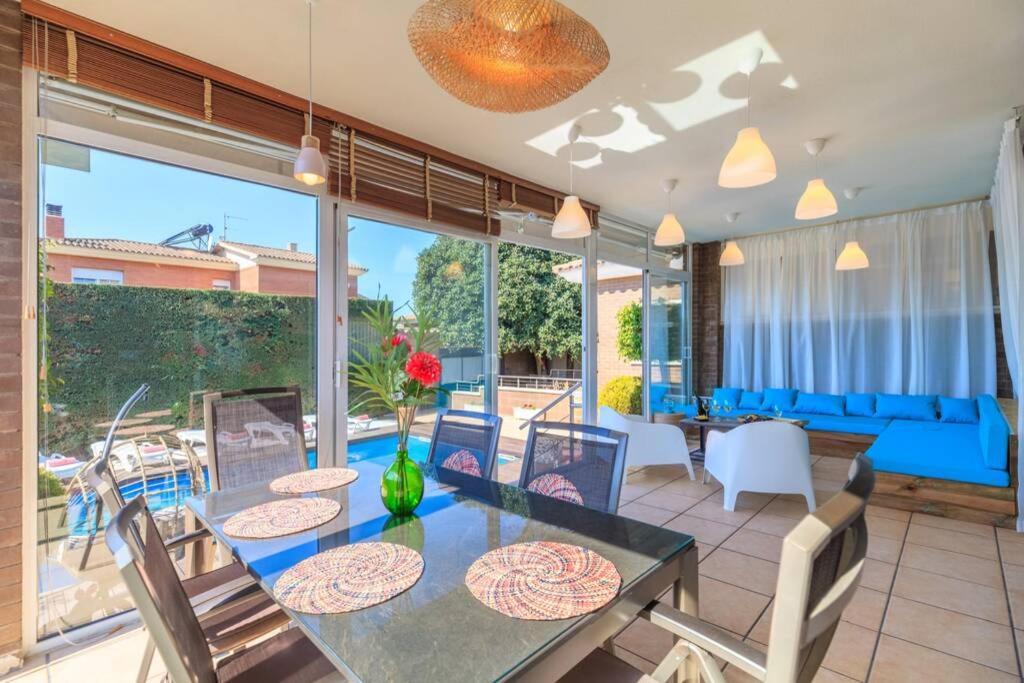 Villa Wine Experience Cambrils - Wine, Art & Games Luaran gambar