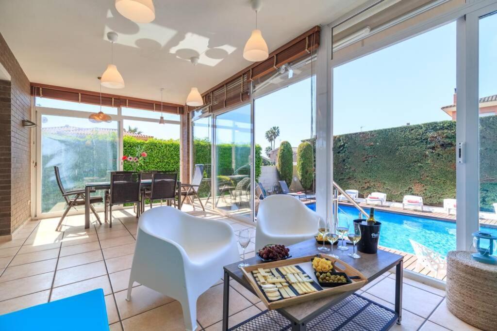 Villa Wine Experience Cambrils - Wine, Art & Games Luaran gambar