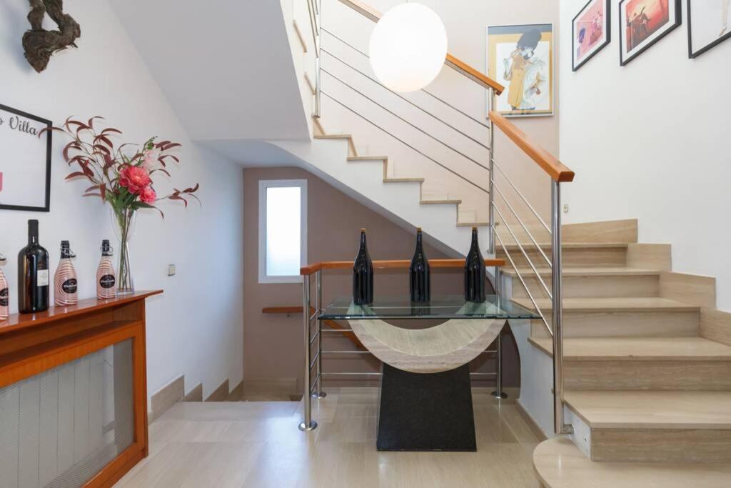 Villa Wine Experience Cambrils - Wine, Art & Games Luaran gambar